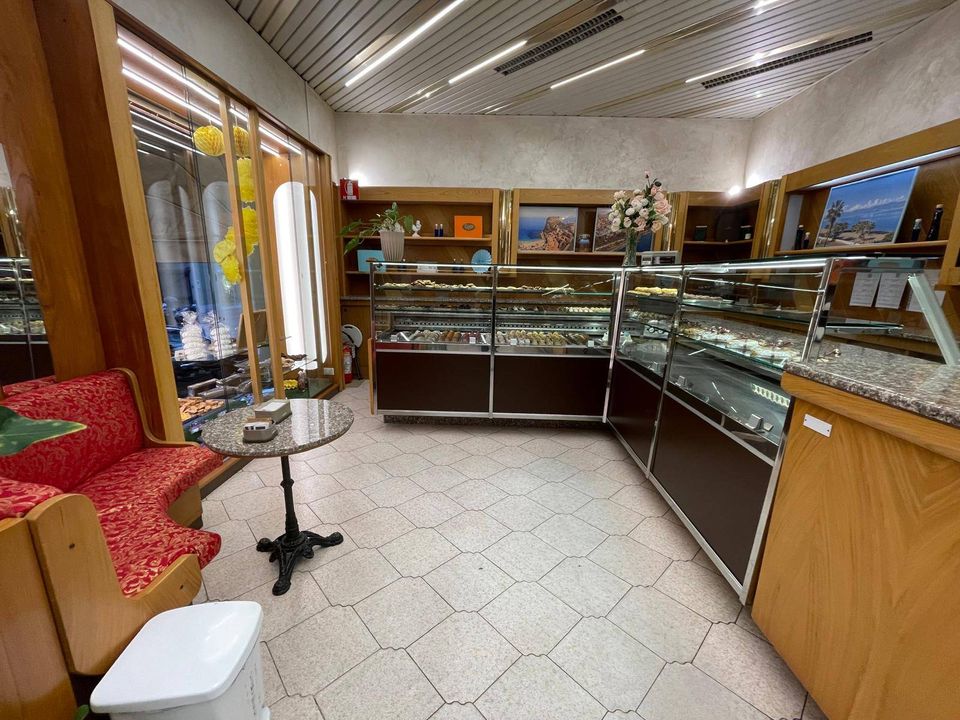 Erhvervsejendom i Vallecrosia, Imperia - foto 1