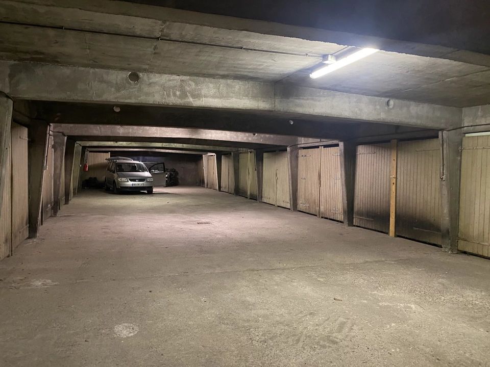 Garage i Toulouse, Haute-Garonne - foto 1