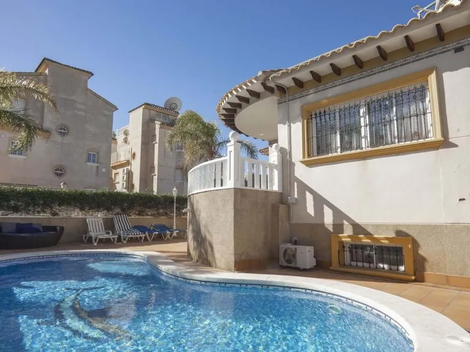 Villa i Villamartin, Alicante - bilde 1