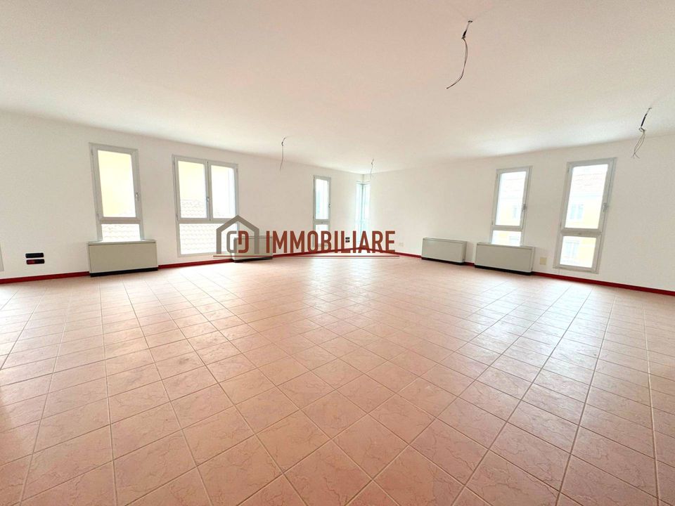 Erhvervsejendom i Montebelluna, Treviso - foto 2