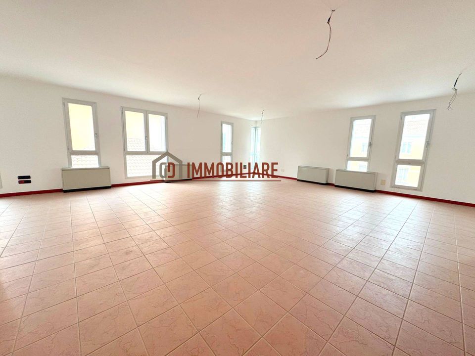 Erhvervsejendom i Montebelluna, Treviso - foto 3