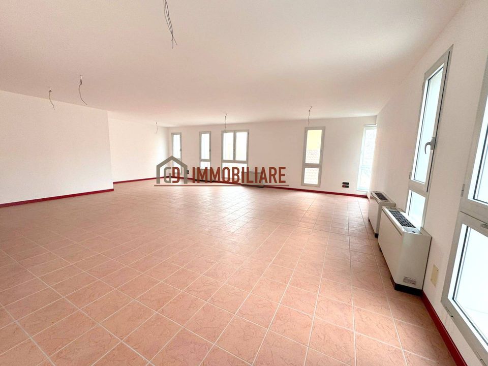 Erhvervsejendom i Montebelluna, Treviso - foto 4
