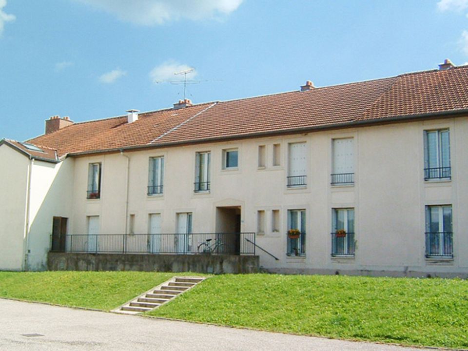 Apartment in Froncles, Haute-Marne - photo 5