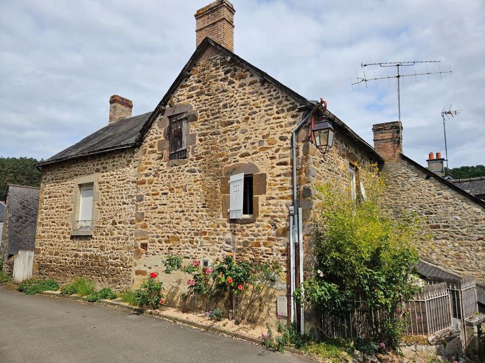 Landejendom i Saint-Léonard-des-Bois, Sarthe - foto 1