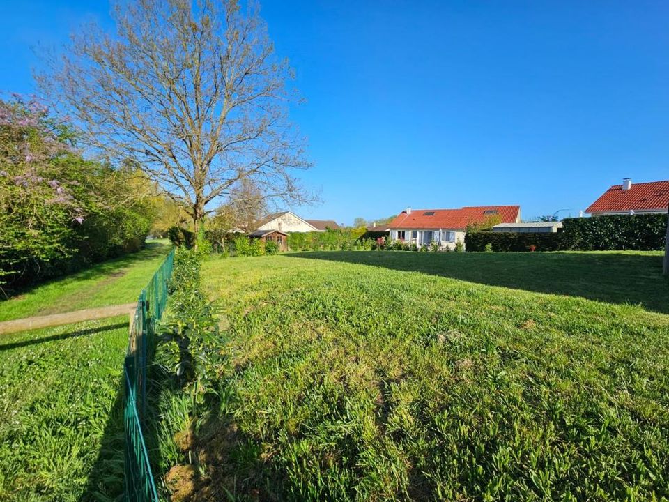 Helårsgrund i Saint-Pavace, Sarthe - foto 1