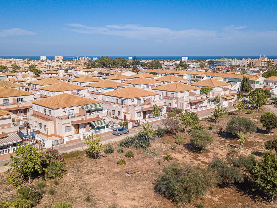 Casa unifamiliar a Cabo Roig, Alicante - foto 1