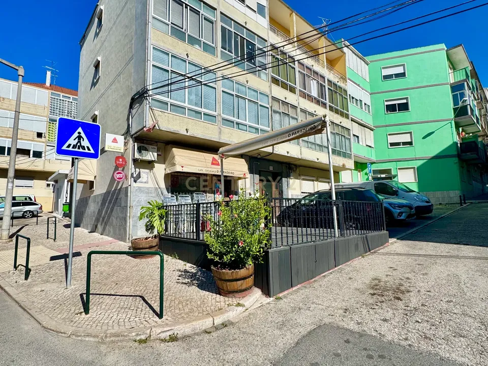 Erhvervsejendom i Camarate, Lisbon - foto 4