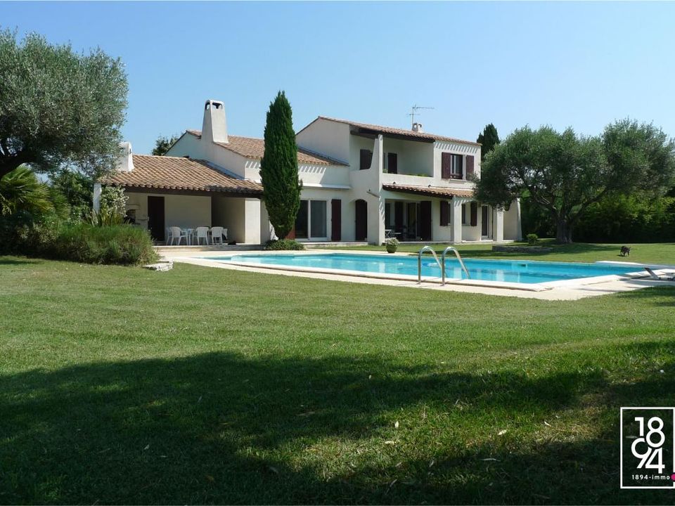 Villa in Arles, Bouches-du-Rhone - foto 1