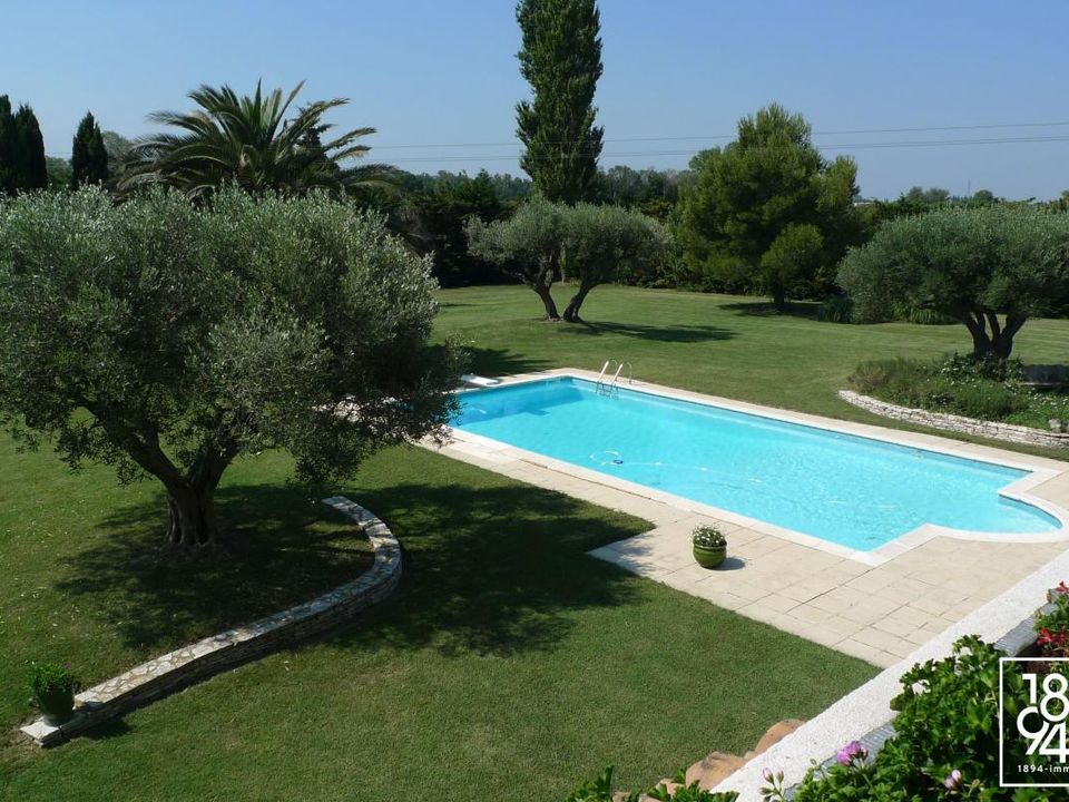 Villa in Arles, Bouches-du-Rhone - foto 2