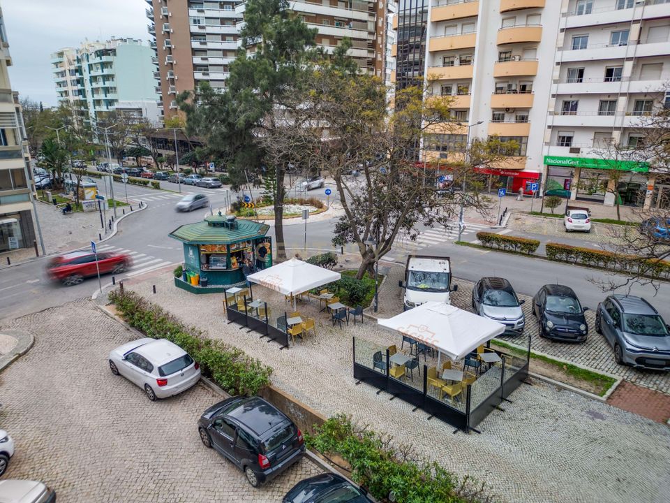 Erhvervsejendom i Santa Barbara de Nexe, Faro - foto 1