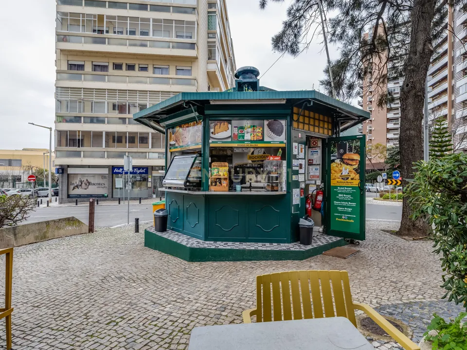 Erhvervsejendom i Santa Barbara de Nexe, Faro - foto 2