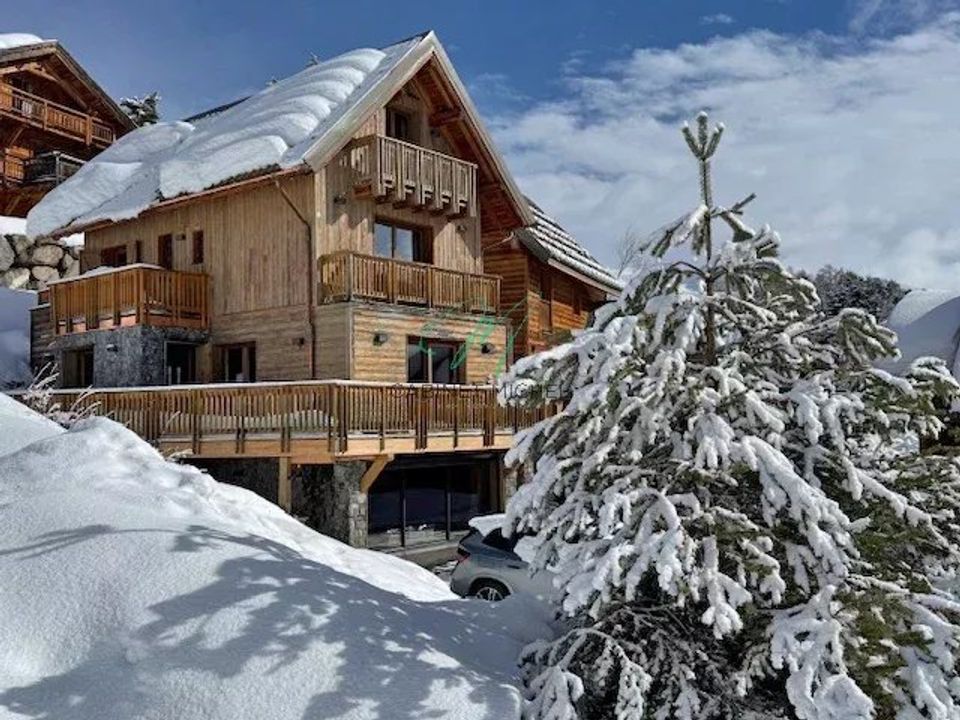 Trehytte i Saint-Étienne-de-Tinée, Alpes-Maritimes - bilde 1