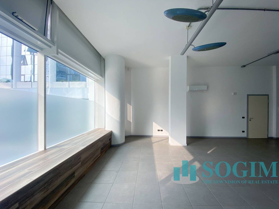 Commercial property in Gallarate, Varese - photo 3