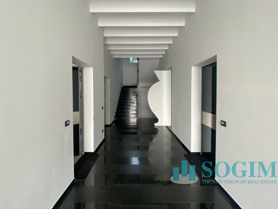 Commercial property in Gallarate, Varese - photo 4