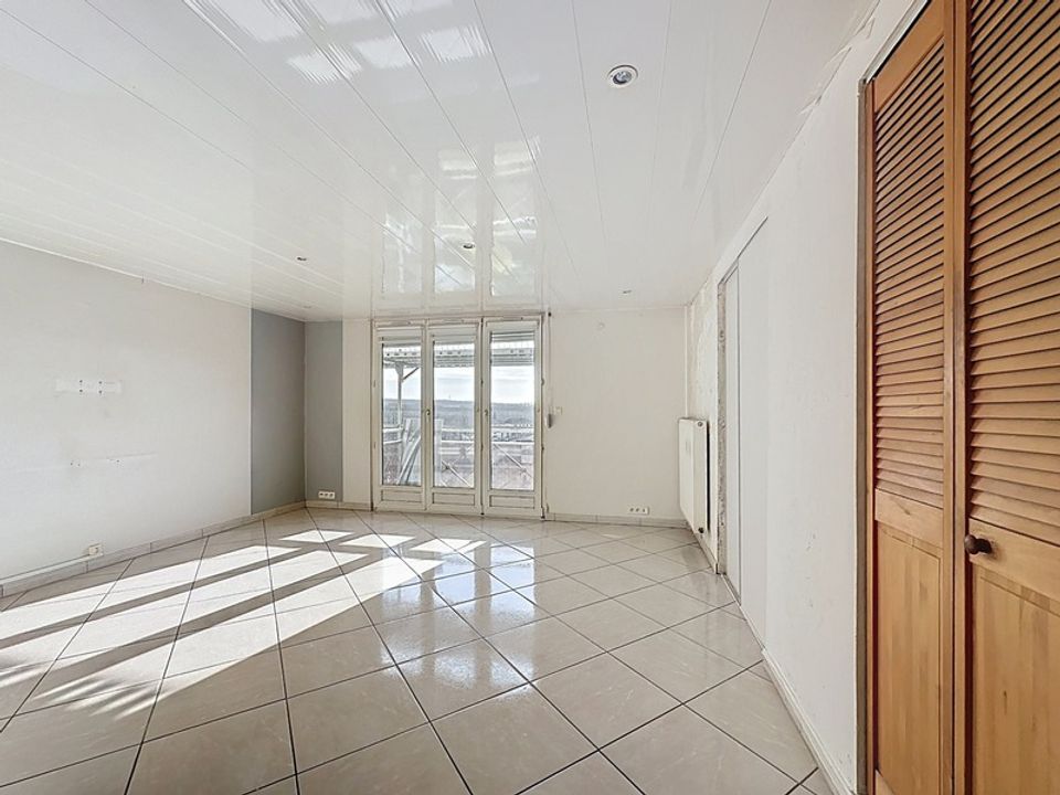 Apartment in Creutzwald, Moselle - photo 2