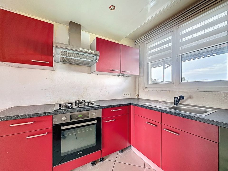 Apartment in Creutzwald, Moselle - photo 3