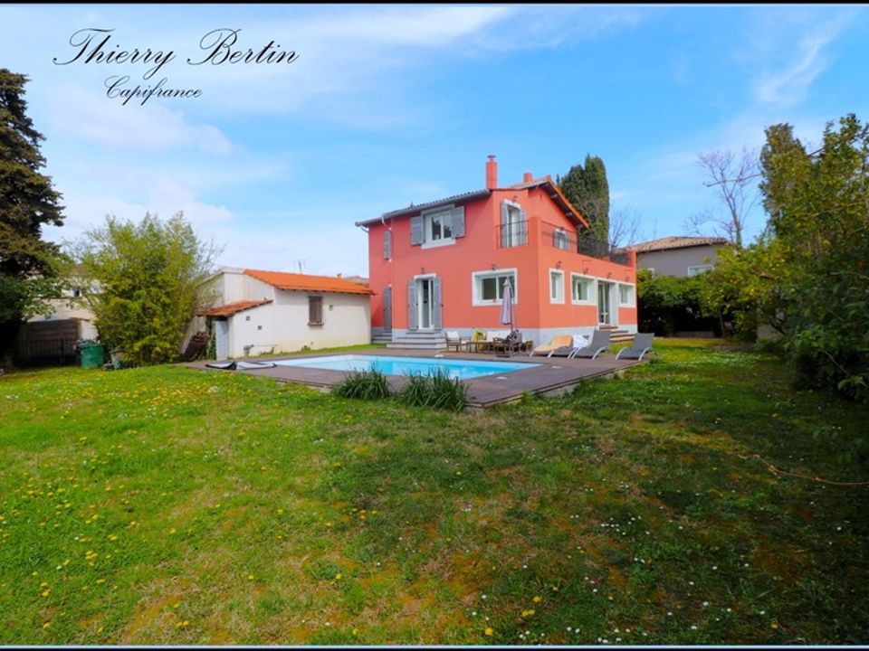 Villa i Villeneuve-Loubet, Alpes-Maritimes - foto 1