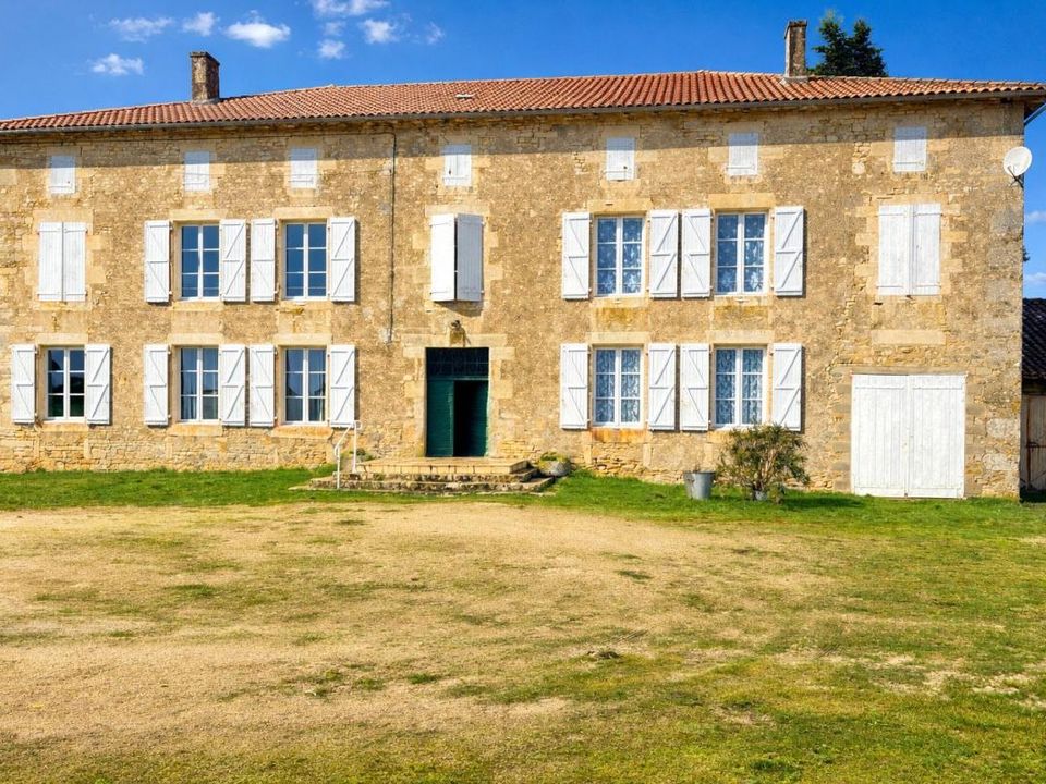 Villa i Ruffec, Charente - foto 1