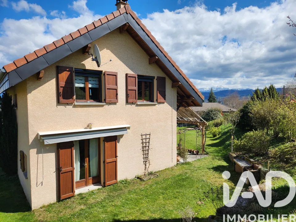 Landejendom i Saint-Geoire-en-Valdaine, Isere - foto 1