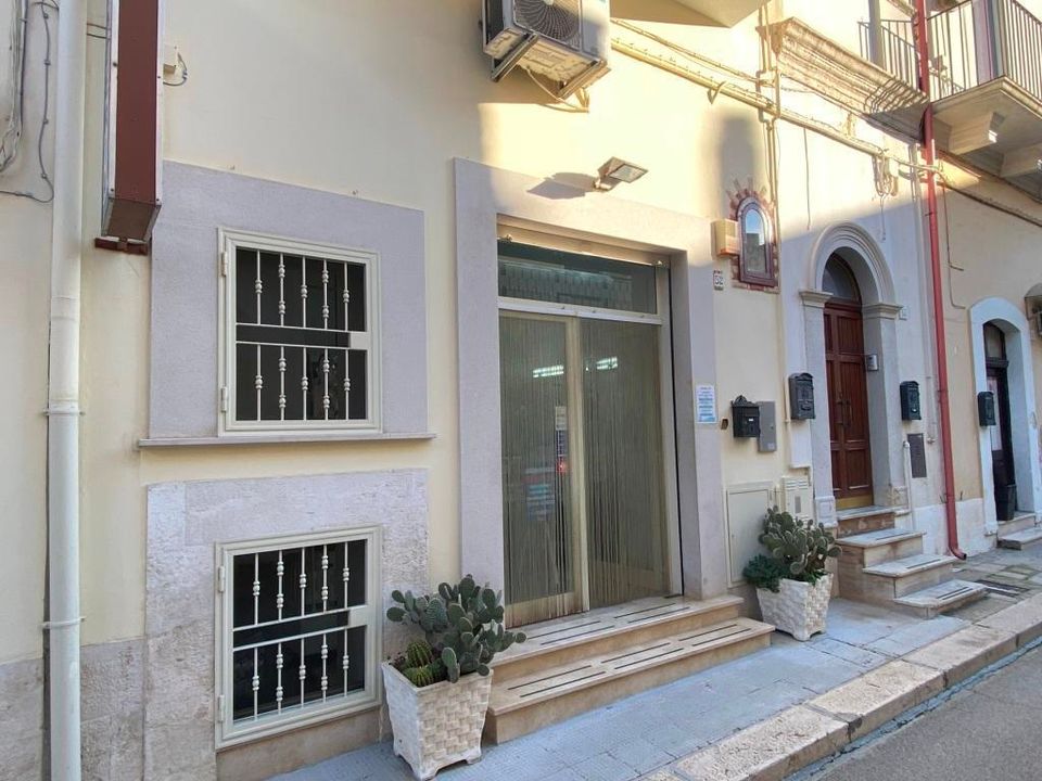 Erhvervsejendom i Adelfia, Bari - foto 1