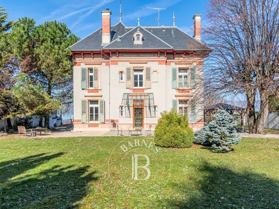Villa i Evian-les-Bains, Haute-Savoie - foto 1