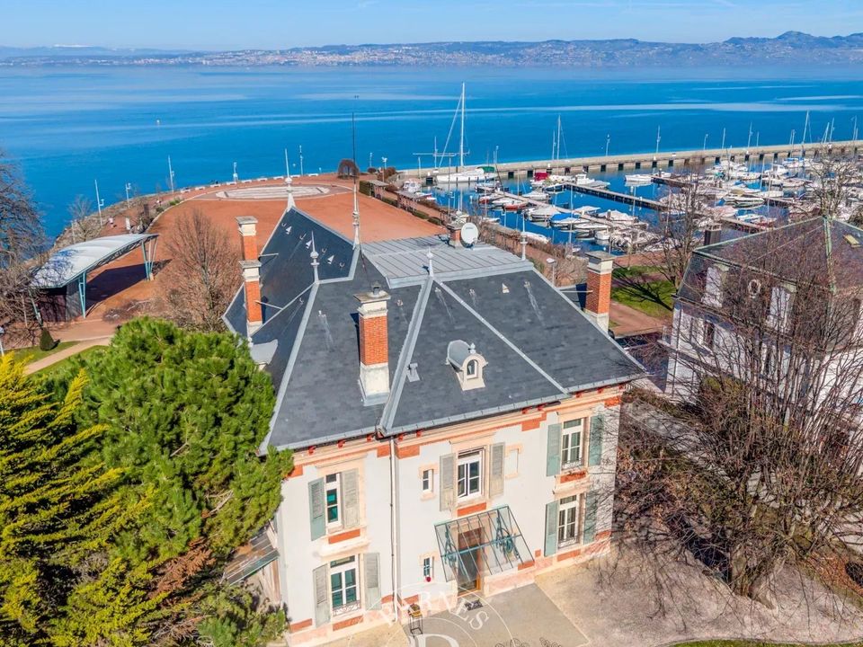 Villa i Evian-les-Bains, Haute-Savoie - foto 1