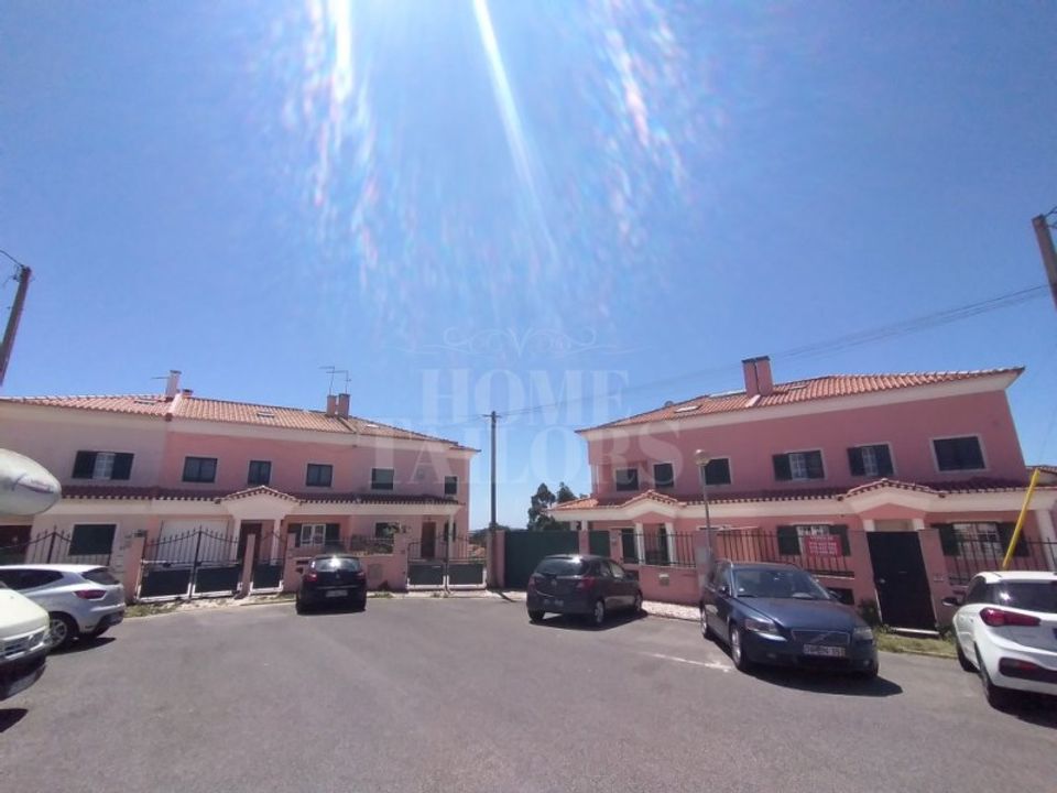 Villa a Rio de Mouro-Estacao, Lisbon - foto 1