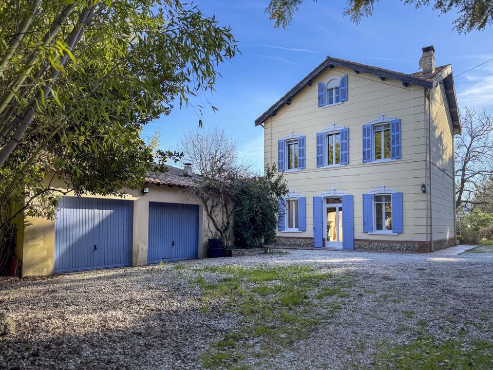 Villa i Aubagne en Provence, Bouches-du-Rhone - foto 1