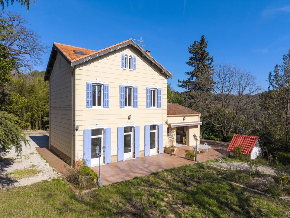 Villa i Aubagne en Provence, Bouches-du-Rhone - foto 2