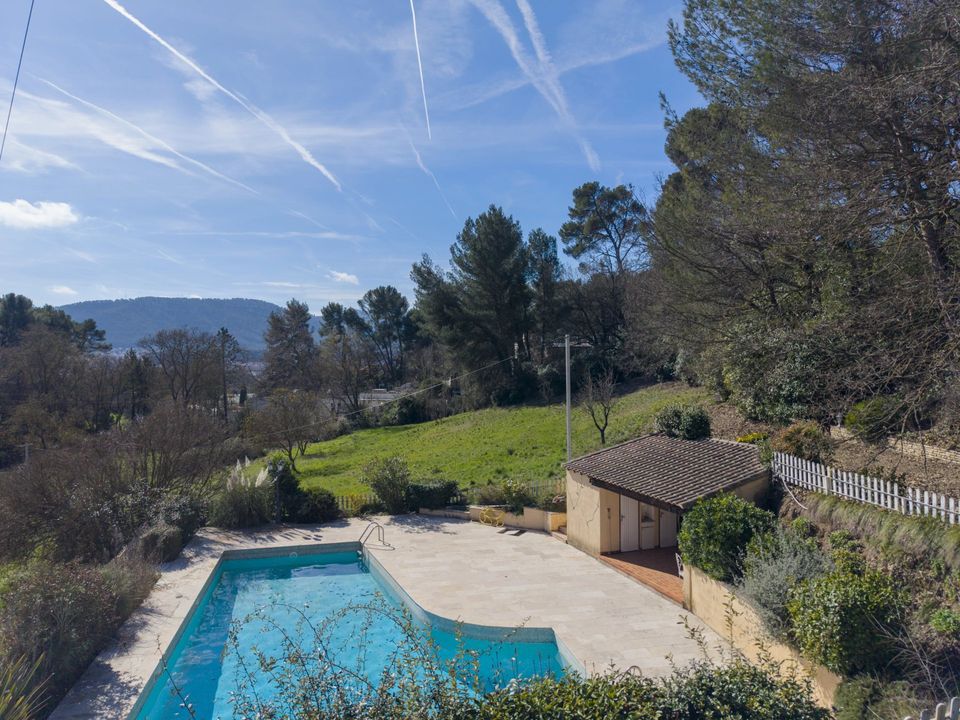 Villa i Aubagne en Provence, Bouches-du-Rhone - foto 3