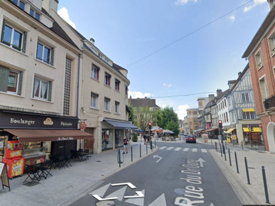 Erhvervsejendom i Saint-Jean-du-Cardonnay, Seine-Maritime - foto 1