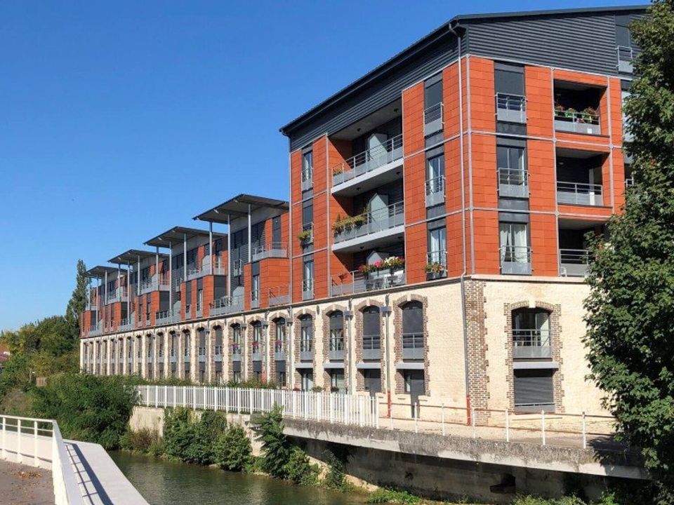 Erhvervsejendom i Troyes, Aube - foto 1