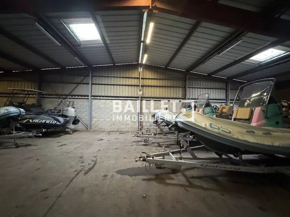 Commercial property in Sainte-Maxime, Var - photo 1