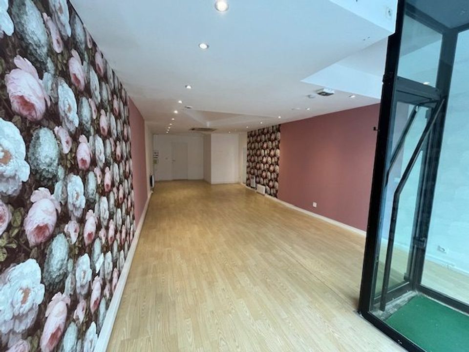 L'establiment comercial a Tournon-sur-Rhône, Ardeche - foto 1