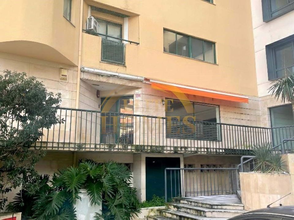 Erhvervsejendom i Alges, Lisbon - foto 1