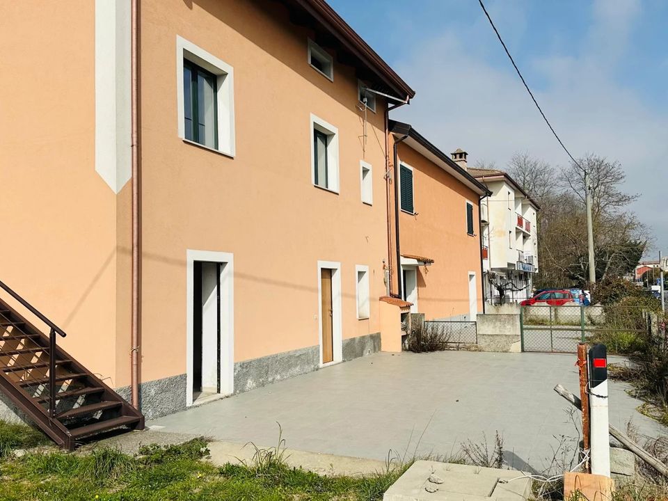L'establiment comercial a Mangone, Cosenza - foto 2