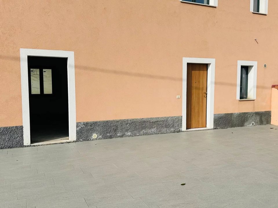 L'establiment comercial a Mangone, Cosenza - foto 3