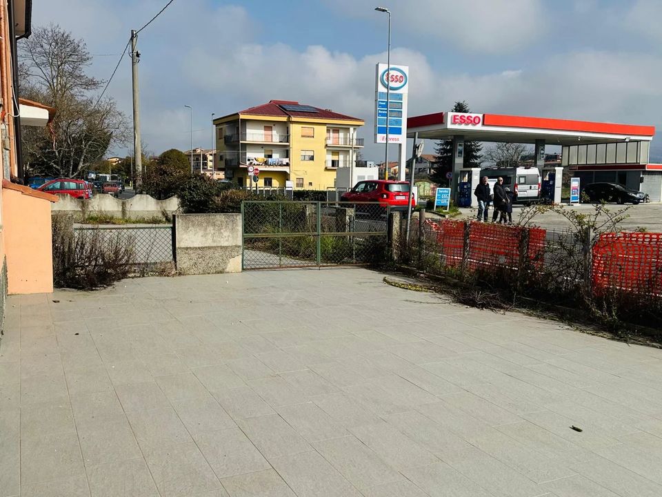 L'establiment comercial a Mangone, Cosenza - foto 4
