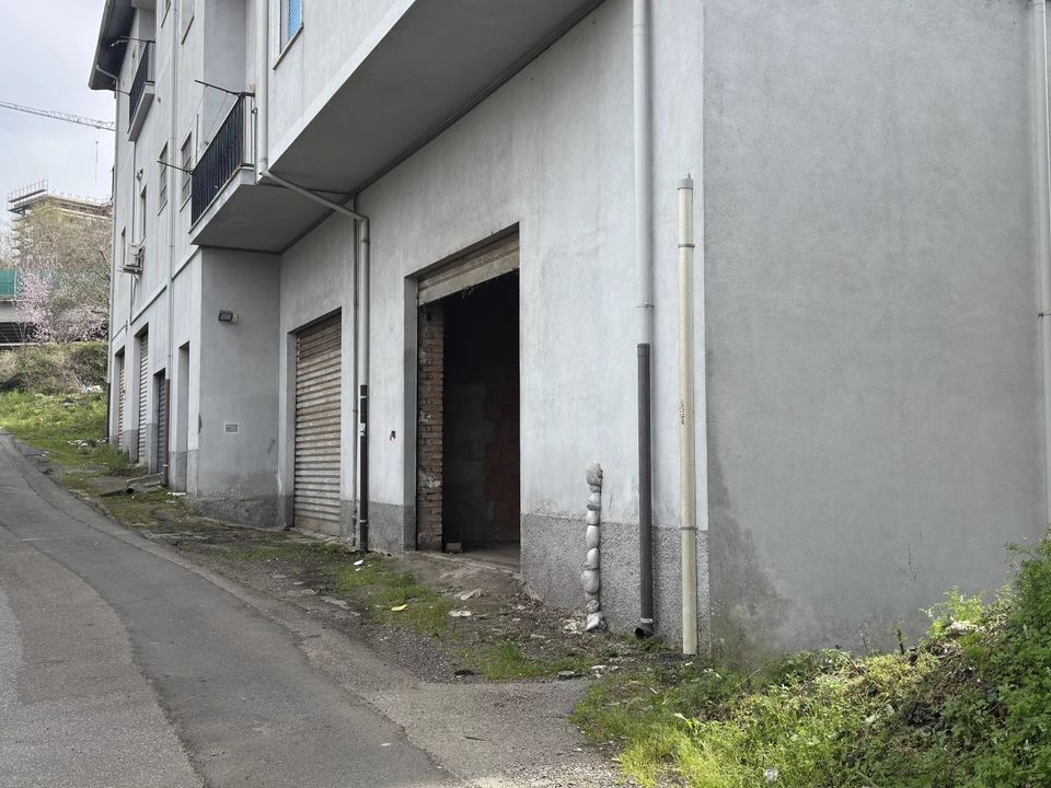 Erhvervsejendom i Cosenza, Cosenza - foto 1
