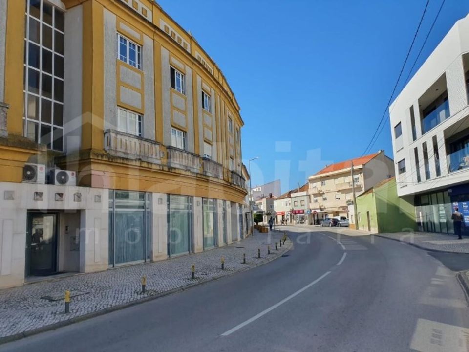 Erhvervsejendom i Samora Correia, Santarem - foto 1