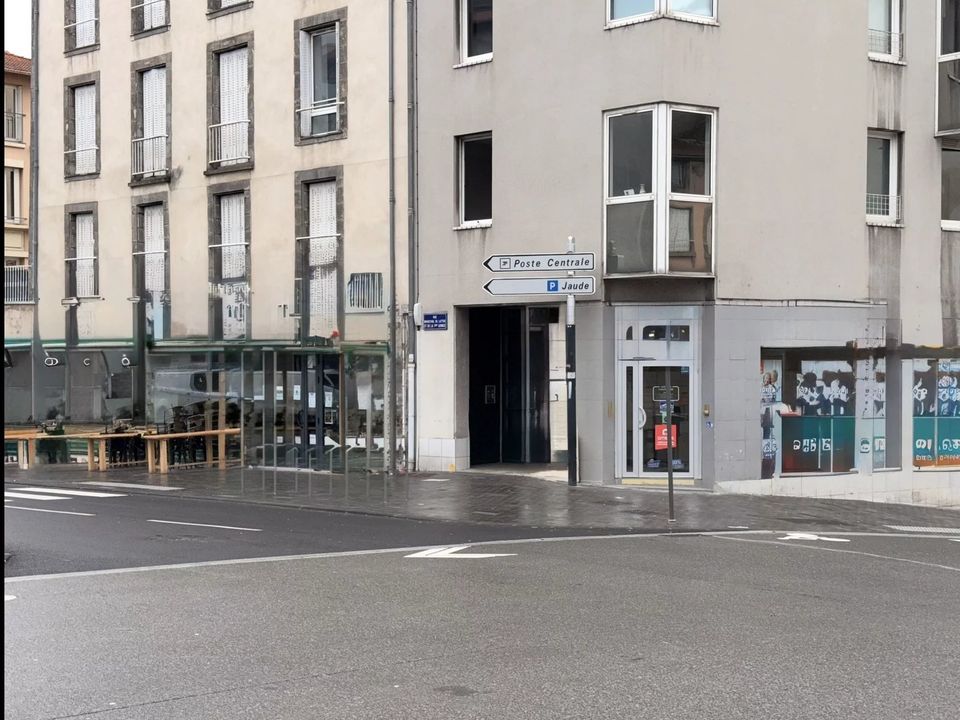 Erhvervsejendom i Clermont-Ferrand, Puy-de-Dome - foto 1