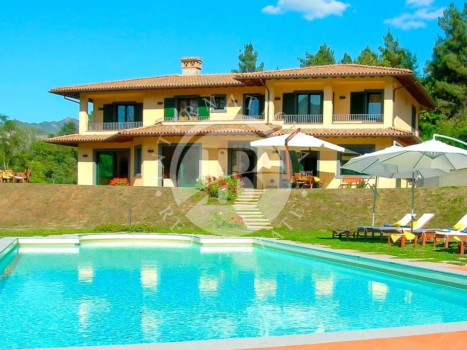 Villa i Castelnuovo di Garfagnana, Lucca - foto 1