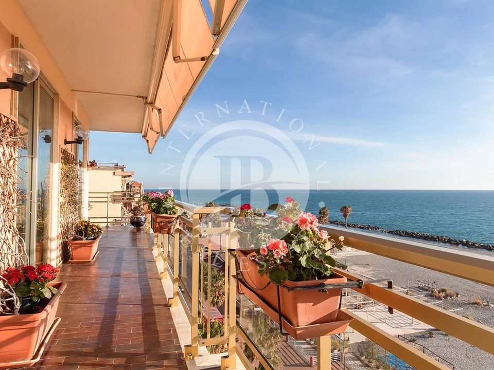 Lejlighed i Ventimiglia, Imperia - foto 3