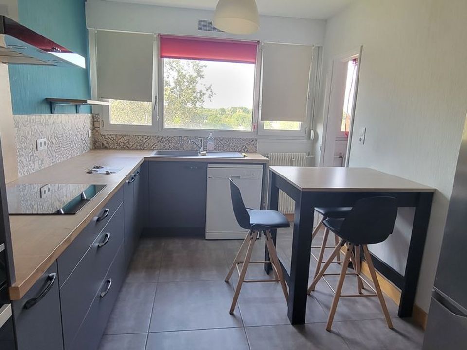 Apartment in Bourg-en-Bresse, Ain - photo 2