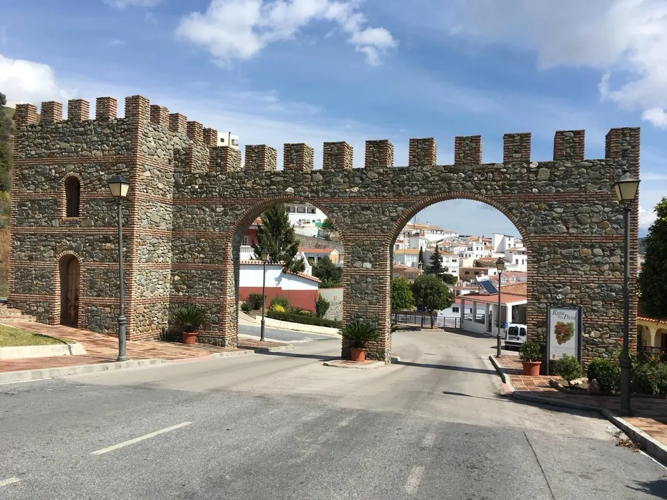 Helårsgrund i Moclinejo, Malaga - foto 1