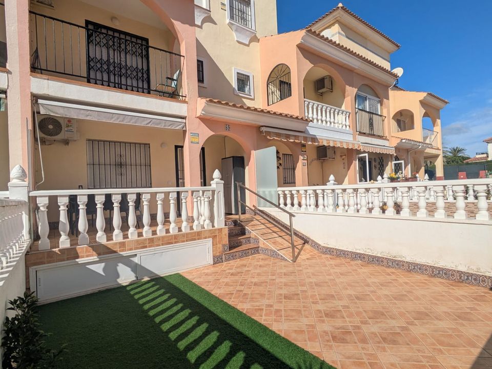 Byhus i Playa Flamenca, Alicante - foto 1