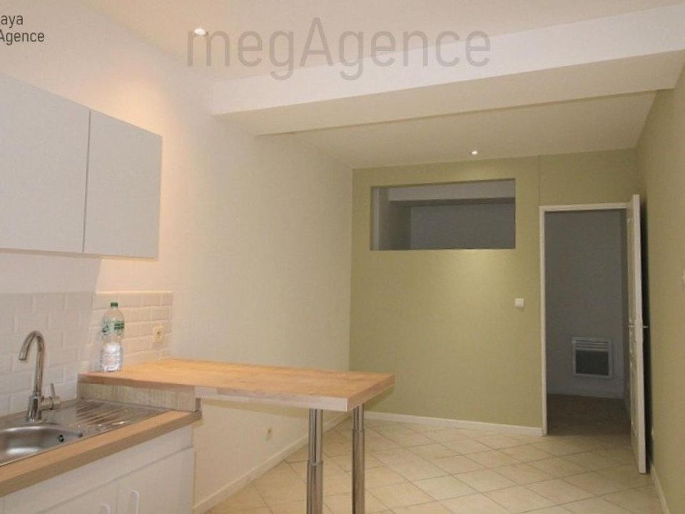 Apartment in Saint-Chamond, Loire - photo 2