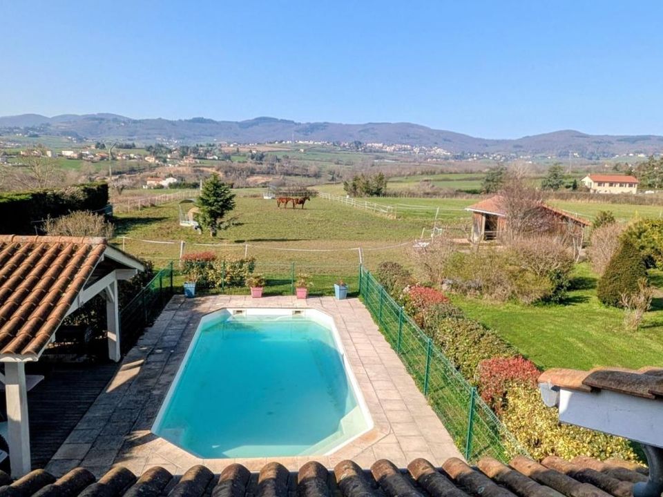 Villa i Saint-Genis-les-Ollières, Rhone - foto 1