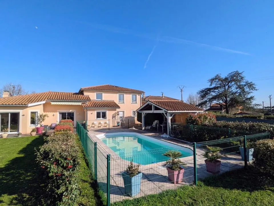 Villa i Saint-Genis-les-Ollières, Rhone - foto 2