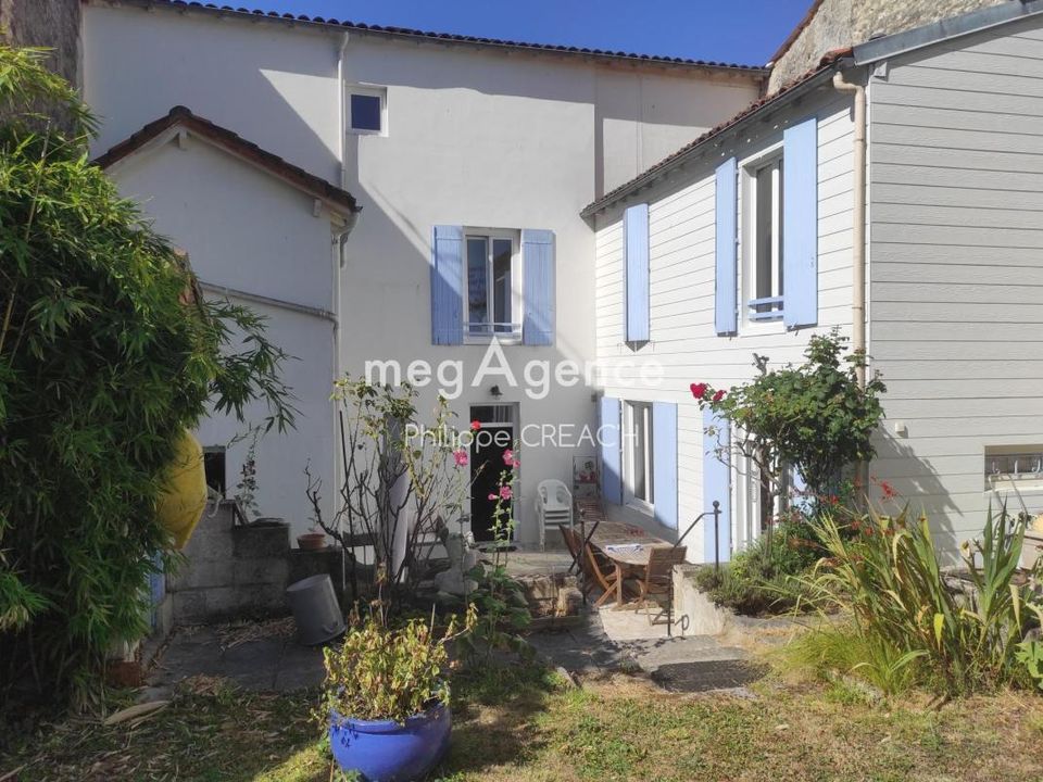 Villa a Saint-Jean-d'Angely, Charente-Maritime - foto 1